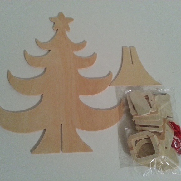 (set of 2) Paint your own Wooden Family Christmas 3D Tree - Picture 3 of 3